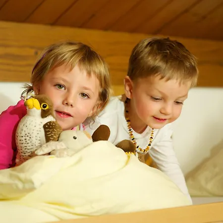 Vendégház Simone's Platzerl - Inklusive Taeglichem Freien Eintritt Tauern - Nur 5 Gehminuten, Sommerkarte, Privatem Garten Mit Schwimmteich, Grill Und Saunabereich 3*