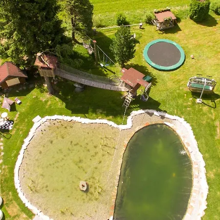 Pensionat Simone's Platzerl - Inklusive Taeglichem Freien Eintritt Tauern - Nur 5 Gehminuten, Sommerkarte, Privatem Garten Mit Schwimmteich, Grill Und Saunabereich Kaprun