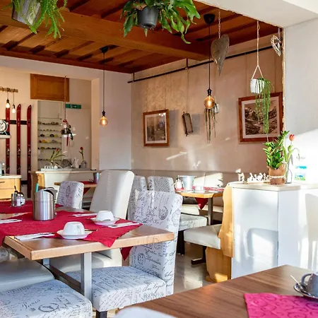Simone's Platzerl - Inklusive Taeglichem Freien Eintritt Tauern - Nur 5 Gehminuten, Sommerkarte, Privatem Garten Mit Schwimmteich, Grill Und Saunabereich Kaprun