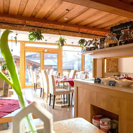 Simone's Platzerl - Inklusive Taeglichem Freien Eintritt Tauern - Nur 5 Gehminuten, Sommerkarte, Privatem Garten Mit Schwimmteich, Grill Und Saunabereich 3*