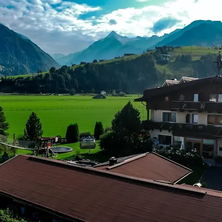 Simone's Platzerl - Inklusive Taeglichem Freien Eintritt Tauern - Nur 5 Gehminuten, Sommerkarte, Privatem Garten Mit Schwimmteich, Grill Und Saunabereich Vendégház 3*