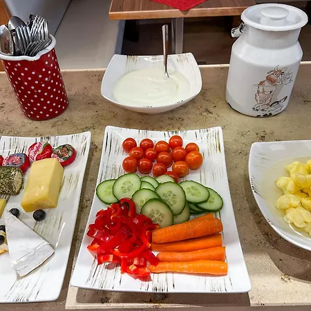 Simone's Platzerl - Inklusive Taeglichem Freien Eintritt Tauern - Nur 5 Gehminuten, Sommerkarte, Privatem Garten Mit Schwimmteich, Grill Und Saunabereich 3* カプルーン