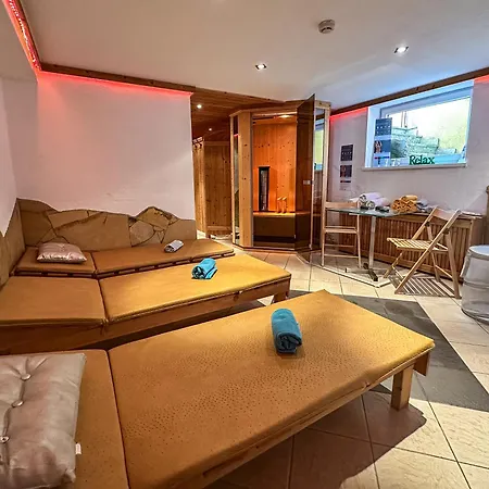 Simone's Platzerl - Inklusive Taeglichem Freien Eintritt Tauern - Nur 5 Gehminuten, Sommerkarte, Privatem Garten Mit Schwimmteich, Grill Und Saunabereich ゲストハウス カプルーン