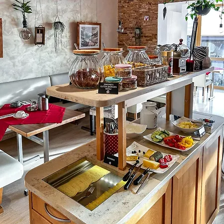 Simone's Platzerl - Inklusive Taeglichem Freien Eintritt Tauern - Nur 5 Gehminuten, Sommerkarte, Privatem Garten Mit Schwimmteich, Grill Und Saunabereich 3* Kaprun