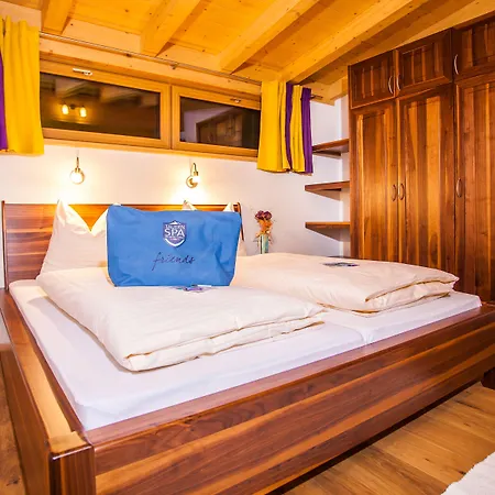 Simone's Platzerl - Inklusive Taeglichem Freien Eintritt Tauern - Nur 5 Gehminuten, Sommerkarte, Privatem Garten Mit Schwimmteich, Grill Und Saunabereich ゲストハウス 3*