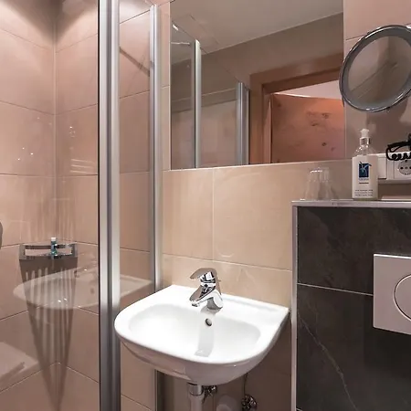 Simone's Platzerl - Inklusive Taeglichem Freien Eintritt Tauern - Nur 5 Gehminuten, Sommerkarte, Privatem Garten Mit Schwimmteich, Grill Und Saunabereich 3*