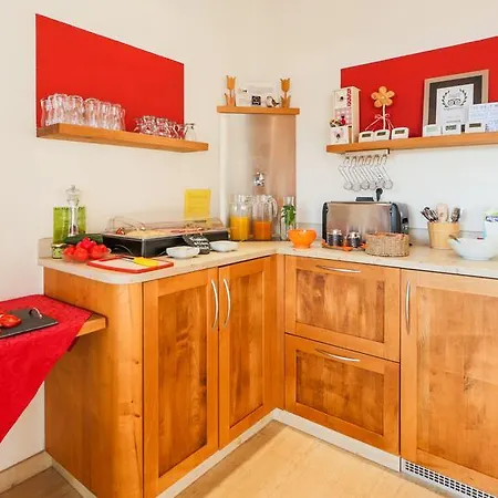 Vendégház Simone's Platzerl - Inklusive Taeglichem Freien Eintritt Tauern - Nur 5 Gehminuten, Sommerkarte, Privatem Garten Mit Schwimmteich, Grill Und Saunabereich 3*