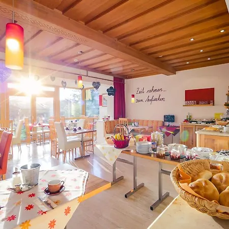 Simone's Platzerl - Inklusive Taeglichem Freien Eintritt Tauern - Nur 5 Gehminuten, Sommerkarte, Privatem Garten Mit Schwimmteich, Grill Und Saunabereich