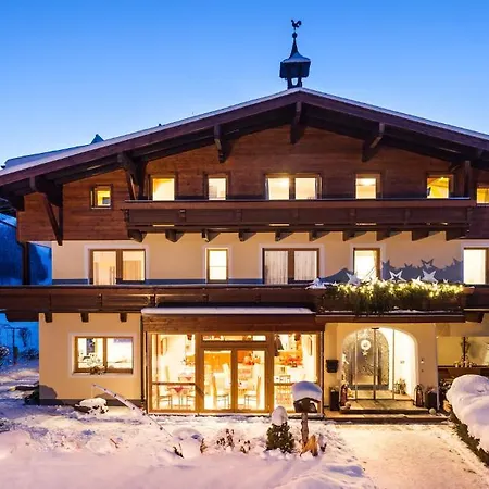 Simone's Platzerl - Inklusive Taeglichem Freien Eintritt Tauern - Nur 5 Gehminuten, Sommerkarte, Privatem Garten Mit Schwimmteich, Grill Und Saunabereich