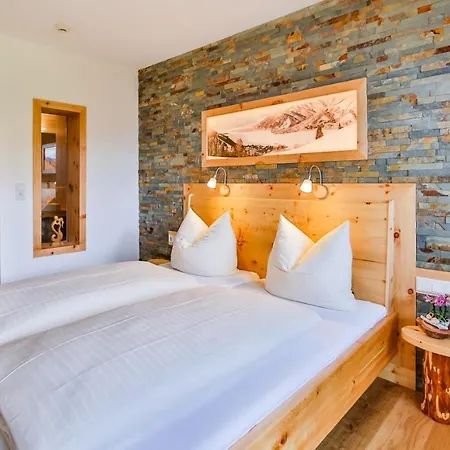 Simone's Platzerl - Inklusive Taeglichem Freien Eintritt Tauern - Nur 5 Gehminuten, Sommerkarte, Privatem Garten Mit Schwimmteich, Grill Und Saunabereich Vendégház Kaprun