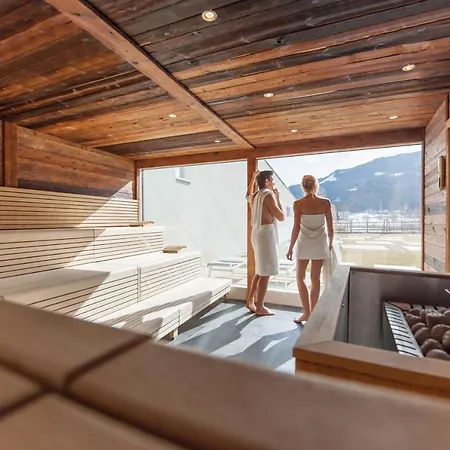 Simone's Platzerl - Inklusive Taeglichem Freien Eintritt Tauern - Nur 5 Gehminuten, Sommerkarte, Privatem Garten Mit Schwimmteich, Grill Und Saunabereich Kaprun